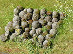 FZ016944 Cannonballs in courtyard of Burg Eltz.jpg